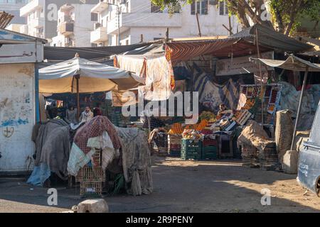 Le Caire, Égypte - 1-2-2023: Fournisseur de fruits en Égypte Banque D'Images