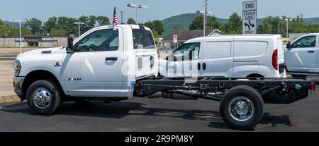 Un pick-up Dodge RAM 3500 Heavy Duty à châssis-cabine à vendre chez un concessionnaire de Warren, Pennsylvanie, États-Unis Banque D'Images