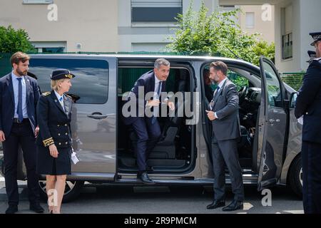 France, Villefranche-sur-Saône, 2023-06-23. Gerald Darmanin, ministre de l'intérieur, est venu inaugurer le poste de police. À son arrivée, le mini Banque D'Images