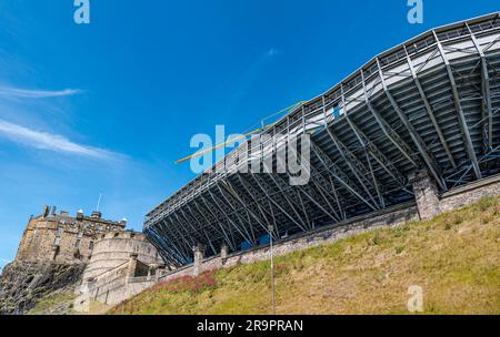 Château d'Édimbourg avec stands Military Tattoo construits par grue, Écosse, Royaume-Uni Banque D'Images