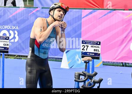 Cracovie, Pologne. 28th juin 2023. L'athlète de triathlon Arnaud Mengal en action lors de l'événement de triathlon masculin aux Jeux européens de Cracovie, en Pologne, le mercredi 28 juin 2023. Les Jeux européens de 3rd, officieusement connus sous le nom de Cracovie-Malopolska 2023, sont des manifestations sportives internationales prévues du 21 juin au 02 juillet 2023 à Cracovie et à Malopolska, en Pologne. BELGA PHOTO TEAM BELGIQUE crédit: Belga News Agency/Alay Live News Banque D'Images