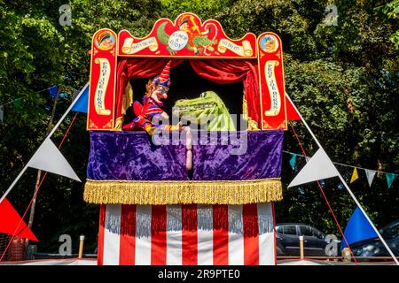 Un spectacle traditionnel de Punch and Judy au Nutley Village Fete, Nutley, East Sussex, Royaume-Uni. Banque D'Images