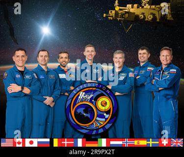 L'équipage de l'expédition 69 comprend les astronautes de la NASA Frank Rubio, Woody Hoburg, Stephen Bowen ; les cosmonautes de Roscosmos Dmitri Petelin, Andrey Fedyaev, Sergey Prokopyev ; et l'astronaute des eau Sultan Alneyadi dans un portrait officiel pris le 7 février 2023. Banque D'Images