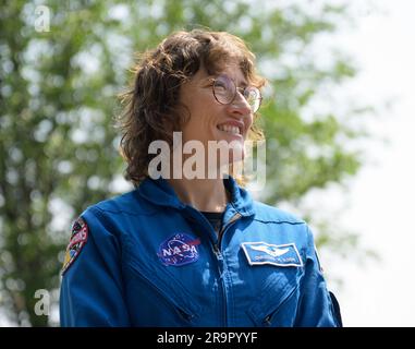 Disponibilité des supports Artemis II Crew. L'astronaute de la NASA Christina Hammock Koch est vu lors d'une réunion de presse, jeudi à 18 mai 2023, sur le site de Capitol Hill à Washington. Les astronautes de la NASA Reid Wiseman, Victor Glover, Christina Hammock Koch et l'astronaute de l'ASC (Agence spatiale canadienne) Jeremy Hansen, qui feront le tour de la Lune lors de l'essai en vol Artemis II de la NASA, se sont rendus à Washington pour discuter de leur prochaine mission avec des membres du Congrès et d'autres. Banque D'Images