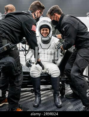 Les astronautes SpaceX Crew-5 de la NASA Nicole Mann, Josh Cassada, Anna Kikina et Koichi Wakata sont revenus de l’expédition 68 à bord de l’ISS, atterrissant dans le golfe du Mexique au large de Tampa, en Floride, le 11 mars 2023, à bord du SpaceX Dragon Endurance. Banque D'Images