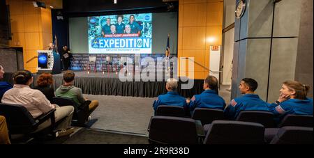 Événement SpaceX Crew-3 de la NASA sur l'engagement des employés. Kathryn Lueders, administratrice associée des opérations spatiales, prononce une allocution d'ouverture lors d'un événement d'engagement des employés avec Raja Chari, Kayla Barron, Tom Marshburn et Mark Vande Hei, astronautes de la NASA SpaceX Crew-3, le mercredi 7 décembre 2022, au siège social de la NASA Mary W. Jackson à Washington. Banque D'Images