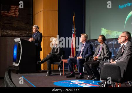 Bob Cabana, administrateur associé de la NASA, prononce un discours pendant la Lune à l'hôtel de ville de mars le 18 mai 2023, au siège de la NASA à Washington. Banque D'Images