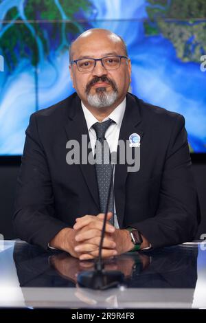 Conférence de presse de SWOT Prelaunch. Parag Vaze, chef de projet SWOT, Jet propulsion Laboratory, participe à une conférence de presse pré-lancement organisée par la NASA, SpaceX et l'agence spatiale française Centre National d'études Spatiales (CNES) pour la mission de topographie des eaux de surface et des océans (SWOT) le 14 décembre 2022 à la base spatiale de Vandenberg en Californie. SWOT doit lancer une fusée SpaceX Falcon 9 à partir du complexe de lancement spatial 4 est à Vandenberg le 15 décembre 2022, à 3 h 46 HNP. SWOT sera la première étude mondiale de la NASA sur la quasi-totalité de l’eau à la surface de la Terre. Les scientifiques ont l'intention d'utiliser ses Obs Banque D'Images