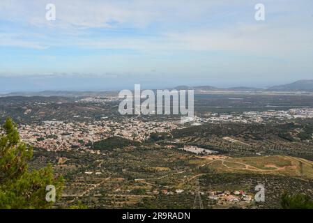 Athènes panorama urbain nuageux depuis le mont Hymettus. Grèce. Banque D'Images