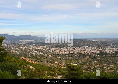 Athènes panorama urbain nuageux depuis le mont Hymettus. Grèce. Banque D'Images