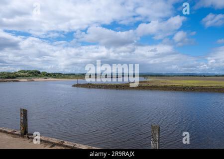 Port d'Irvine Ayrshire du nord de l'Écosse à la recherche sur certains anciens équipements maritimes qui a été laissé derrière du réaménagement et peut être vu le long Banque D'Images
