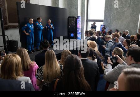 Journée des sciences de la NASA à Capitol Hill. Les astronautes SpaceX Crew-5 de la NASA, Koichi Wakata de l’Agence japonaise d’exploration aérospatiale (JAXA), ont quitté, et Josh Cassada et Nicole Mann de la NASA, ont parlé lors de la Journée scientifique sur la colline de la NASA, mercredi, 7 juin 2023, au Rayburn House Office Building à Washington. Mann, Cassada et Wakata ont passé 157 jours dans l'espace dans le cadre de l'expédition 68 à bord de la Station spatiale internationale. Banque D'Images