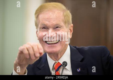 Audition au Sénat sur le budget et les priorités de la NASA. Bill Nelson, administrateur de la NASA, témoigne devant le Comité sénatorial du commerce, des sciences et des transports lors d’une audience intitulée « examen du budget et des priorités de la NASA », mardi, 16 mai 2023, à l’édifice du Sénat Russell à Washington. Banque D'Images