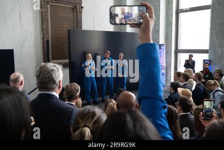 Journée des sciences de la NASA à Capitol Hill. Les astronautes SpaceX Crew-5 de la NASA, Koichi Wakata de l’Agence japonaise d’exploration aérospatiale (JAXA), ont quitté, et Josh Cassada et Nicole Mann de la NASA, ont parlé lors de la Journée scientifique sur la colline de la NASA, mercredi, 7 juin 2023, au Rayburn House Office Building à Washington. Mann, Cassada et Wakata ont passé 157 jours dans l'espace dans le cadre de l'expédition 68 à bord de la Station spatiale internationale. Banque D'Images