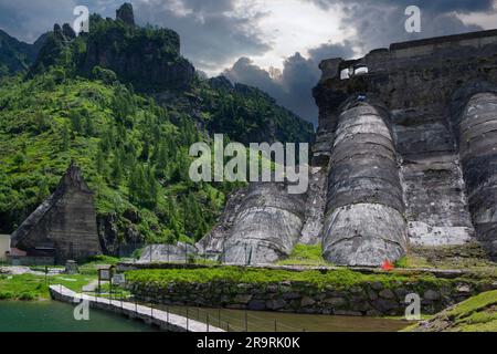 Italie province Lombardie de Bergame le barrage de Gleno était une barrière sur le ruisseau Gleno qui s'est effondré le 1 décembre 1923, provoquant une tragédie qui a frappé la Valle di Scalve dans la province de Bergame et la Val Camonica dans la province de Brescia Banque D'Images