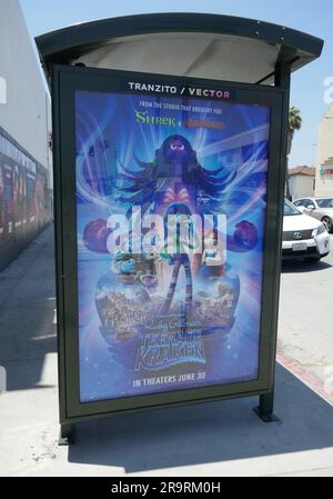 Los Angeles, Californie, Etats-Unis 27th juin 2023 Ruby Gillman: Teenage Kraken bus Stop sur 27 juin 2023 à Los Angeles, Californie, Etats-Unis. Photo par Barry King/Alay stock photo Banque D'Images