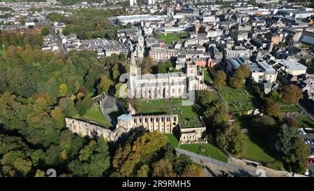 Vue aérienne de l'abbaye de Dunfermline en Écosse, lieu de repos du roi Robert the Bruce Banque D'Images