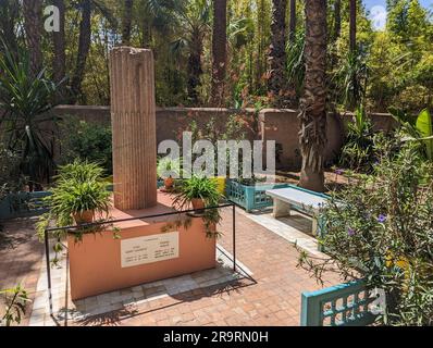 MARRAKECH, MAROC - le 16 AVRIL 2023 - Mémorial d'Yves Saint Laurent au jardin Majorelle à la maison résidentielle de Saint Laurent, Marrakech Banque D'Images