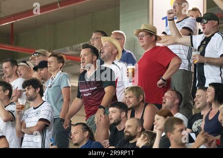 Batumi, Géorgie. 28th juin 2023. Football, U21 hommes ; Championnat d'Europe ; Angleterre - Allemagne, cycle préliminaire, Groupe C, Matchday 3, Adjarabet Arena: Les fans allemands pendant le match. Credit: Sebastian Kahnert/dpa/Alay Live News Banque D'Images