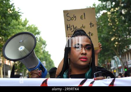 Madrid, Madrid, Espagne. 28th juin 2023. Différents groupes prennent dans les rues de Madrid pour réclamer les émeutes de Stonewall et contre le capitalisme qui a pris le contrôle de la manifestation d'État (Credit image: © Richard Zubelzu/ZUMA Press Wire) USAGE ÉDITORIAL SEULEMENT! Non destiné À un usage commercial ! Banque D'Images