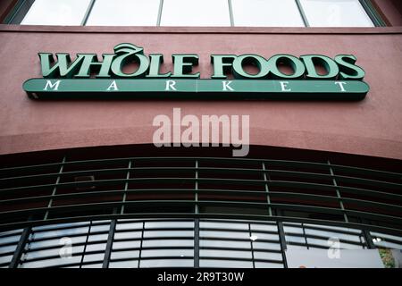 Silver Spring, États-Unis. 28th juin 2023. Une vue générale d'un logo Whole Foods Market sur un magasin à Silver Spring, Maryland, le mercredi, 28 juin 2023. (Graeme Sloan/Sipa USA) Credit: SIPA USA/Alay Live News Banque D'Images