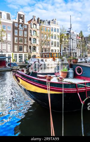 péniche sur le canal du Prince à Amsterdam Banque D'Images