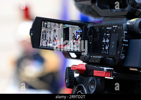 Paris, France. 28th juin 2023. Illustration avec une lentille de caméra TV (télévision) (journaliste, caméraman) à l'Hôtel Matignon à Paris, sur 28 juin 2023. Crédit : Victor Joly/Alamy Live News Banque D'Images