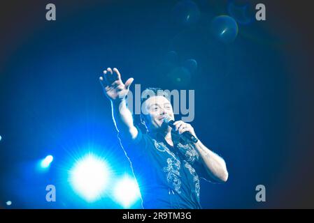 28 juin 2023, Naples, Italie : le chanteur italien Tiziano Ferro se produit en direct au stade Maradona à Naples avec sa tournée de TZN2023. (Credit image: © Paola Visone/Pacific Press via ZUMA Press Wire) USAGE ÉDITORIAL SEULEMENT! Non destiné À un usage commercial ! Banque D'Images