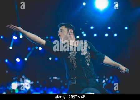 28 juin 2023, Naples, Italie : le chanteur italien Tiziano Ferro se produit en direct au stade Maradona à Naples avec sa tournée de TZN2023. (Credit image: © Paola Visone/Pacific Press via ZUMA Press Wire) USAGE ÉDITORIAL SEULEMENT! Non destiné À un usage commercial ! Banque D'Images