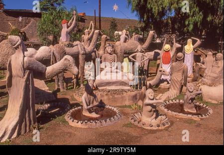 Sculptures en béton et en verre dans le musée Owl House du village de Nieu Bethesda dans le Grand Karoo, province du Cap-est, Afrique du Sud. Banque D'Images