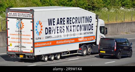 Recrutement conducteur vacant publicité par Culina Group sur le côté de sa propre semi-remorque pour les chauffeurs de camion à l'échelle nationale M25 autoroute route Angleterre Royaume-Uni Banque D'Images