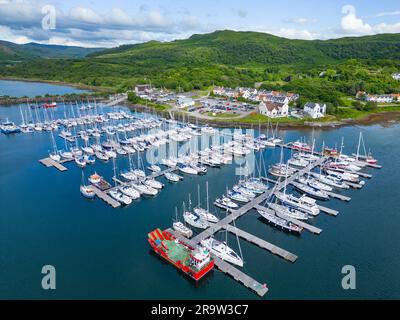 Vues aériennes de Craobh Haven un petit village et port de voile à Argyll et Bute au nord de Lochgilphead, Argyll et Bute, Écosse Banque D'Images
