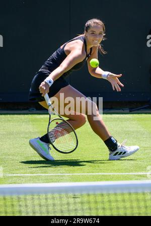 Jodie Burrage (GBR) jouant son premier match de qualification au premier jour de l'internationale Rothesay, Eastbourne 24th juin 2023. Banque D'Images