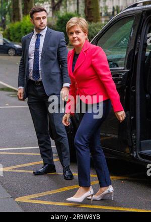 Londres, Royaume-Uni. 29th juin 2023. Le premier ministre écossais Formner, Nicola Sturgeon, arrive pour témoigner de l'enquête Covid 19. Crédit : Joe Maida/Alay Live News Banque D'Images