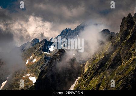 Un paysage de montagne exceptionnel des Hautes Tatras. Vue depuis le col de Lomnicka. Banque D'Images