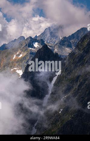 Un paysage de montagne exceptionnel des Hautes Tatras. Vue depuis le col de Lomnicka. Banque D'Images