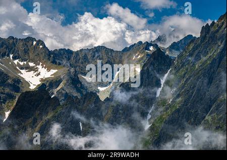 Un paysage de montagne exceptionnel des Hautes Tatras. Vue depuis le col de Lomnicka. Banque D'Images