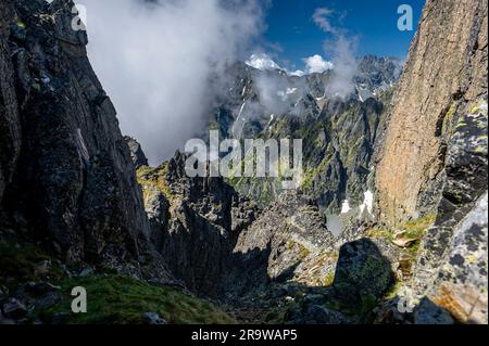 Un paysage de montagne exceptionnel des Hautes Tatras. Vue depuis le col de Lomnicka. Banque D'Images