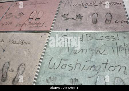 Empreintes de Denzel Washington et Michael Keaton devant le TCL Chinese Theatre Hollywood Boulevard Los Angeles California USA Banque D'Images