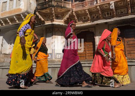 Les femmes comme pèlerins à la Foire de Pouchkar Camel Banque D'Images