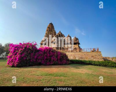 Temple de Kandariya Mahadeva, dédié à Shiva, Khajuraho, Madhya Pradesh, Inde. Khajuraho est un site classé au patrimoine mondial de l'UNESCO Banque D'Images
