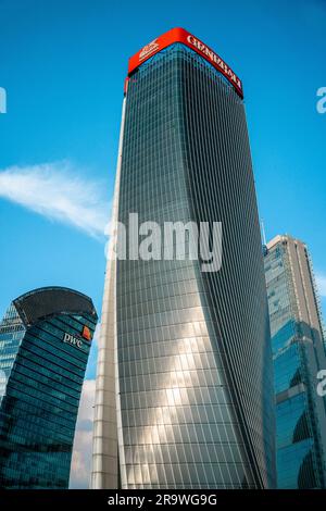 Gratte-ciel appelé Lo Storto (« le tordu ») ou tour Generali en verre et acier, conçu par Zaha Hadid, dans le quartier CityLife, Milan, Italie Banque D'Images