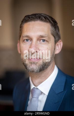 GRONINGEN - Johan Hamster lors de la présentation de l'accord-cadre et de la répartition du portefeuille connexe par l'exécutif provincial de Groningen dans la maison provinciale. ANP JILMER POSTMA pays-bas sortie - belgique sortie Banque D'Images