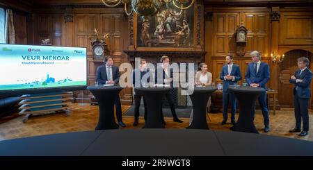 GRONINGEN - Présentation de l'accord-cadre et de la répartition du portefeuille associé de l'exécutif provincial de Groningen dans la maison provinciale. ANP JILMER POSTMA pays-bas sortie - belgique sortie Banque D'Images