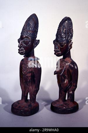 Beaux-arts, sculpture, jumeaux Ibeji du Yoruba, homme et femme, bois, collection Ulrich levier, LE DROIT D'AUTEUR DE L'ARTISTE N'A PAS À ÊTRE AUTORISÉ Banque D'Images