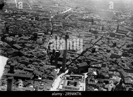 Bologne - foto panoramica aerea degli anni 30 Banque D'Images