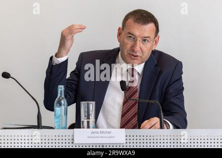 Dresde, Allemagne. 29th juin 2023. Jens Michel, président de la Cour des comptes de Saxe, prend la parole lors de la conférence de presse pour présenter le Rapport annuel 2023 Volume I au Parlement de Saxe. Credit: Daniel Schäfer/dpa/Alay Live News Banque D'Images