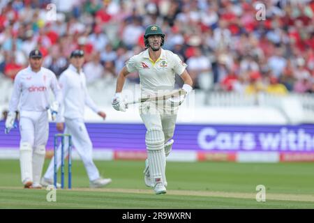 Londres, Royaume-Uni. 29th juin 2023. Pat Cummings d'Australie fait trois courses pendant le LV= Insurance Ashes Test Series deuxième Test Day 2 Angleterre contre Australie à Lords, Londres, Royaume-Uni, 29th juin 2023 (photo de Mark Cosgrove/News Images) à Londres, Royaume-Uni le 6/29/2023. (Photo de Mark Cosgrove/News Images/Sipa USA) crédit: SIPA USA/Alay Live News Banque D'Images