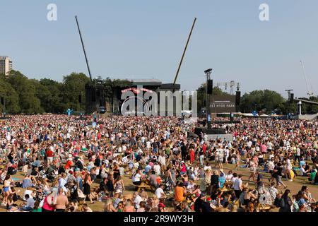 Les festivaliers apprécient le temps chaud au BST Hyde Park 2023. Photo prise le 25 juin 2023. © Belinda Jiao jiao.bilin@gmail.com 07598931257 https://ww Banque D'Images