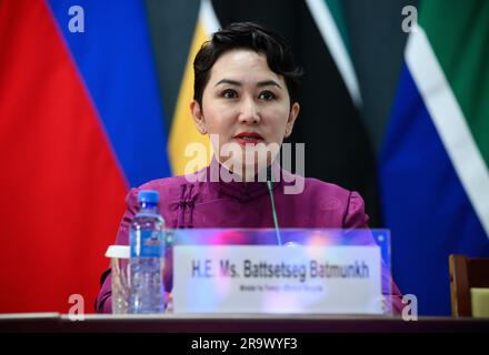 Oulan Bator, Mongolie. 29th juin 2023. Battsetseg, ministre des Affaires étrangères de Mongolie, prend la parole lors d'une conférence de presse après la "Réunion des ministres des Affaires étrangères des femmes" à la Maison du Gouvernement en Mongolie. Le ministre des Affaires étrangères Baerbock est en Mongolie pour une réunion des ministres des Affaires étrangères qui se concentre sur les questions de politique étrangère féministe. Credit: Bernd von Jutrczenka/dpa/Alamy Live News Banque D'Images